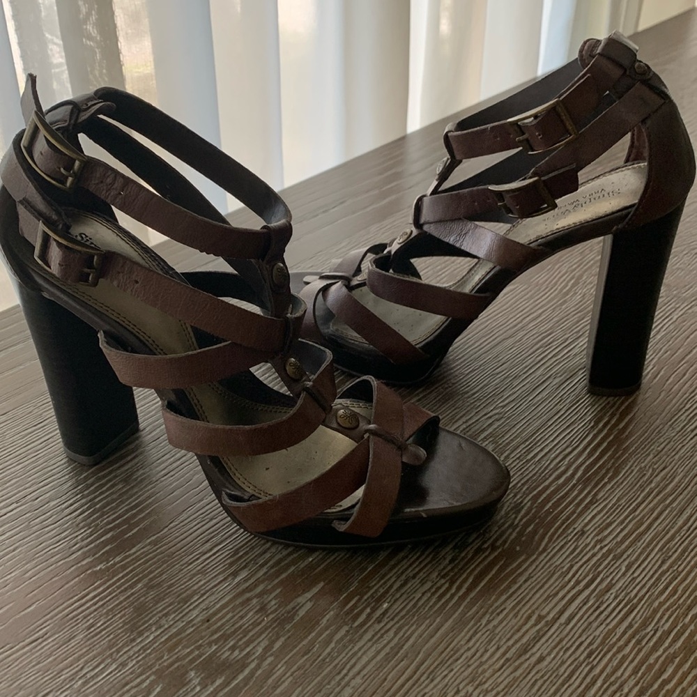 Simply Vera Vera Wang strappy heels